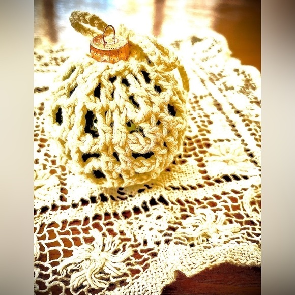 CROCHETED FARMHOUSE CHRISTMAS ORNAMENT - Picture 2 of 12